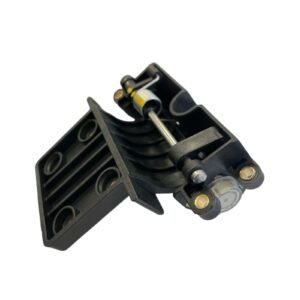 Fairing door right hinge 76000398